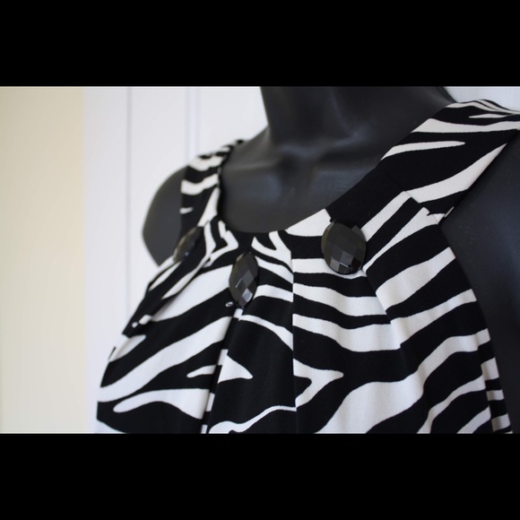 • Carole Little • Zebra Print Woman’s Dress - Picture 4 of 6